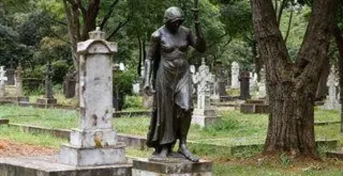escultura de bronze