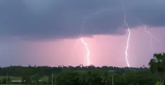 Araraquara dia com raios e trovões